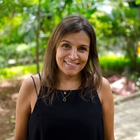 ANELISE DE LUISI E VIEGAS 