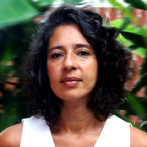 Fabiana-Carneiro-Perfil-300x300 Fabiana-Carneiro-Perfil-300x300